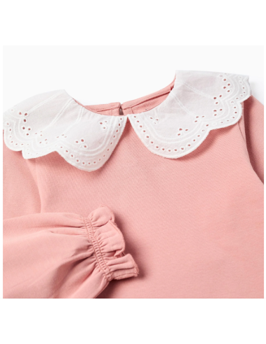 Camiseta con Cuello Bordado Inglés y Volantes...